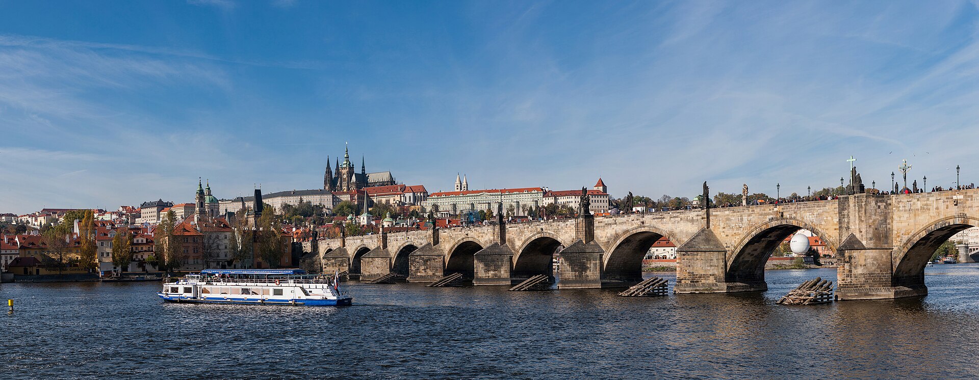 Karl Köprüsü ve Prag Kalesi